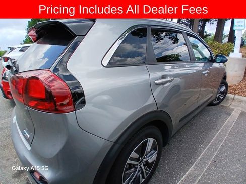 Used 2022 Kia Niro LXS FWD image 5