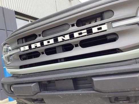 Used 2023 Ford Bronco Big Bend w/ Sasquatch Package AWD/4WD image 5