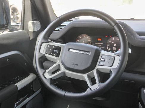 Used 2023 Land Rover Defender 130 SE image 15