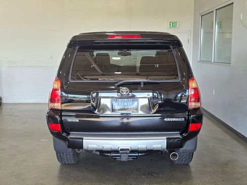 Used 2005 Toyota 4Runner SR5 AWD/4WD image 5