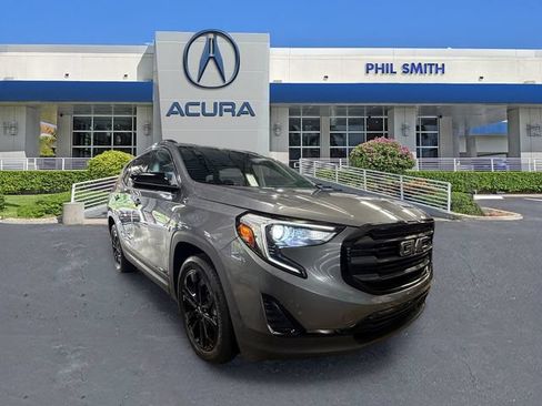 Used 2020 GMC Terrain SLE w/ Driver Convenience Package FWD image 3