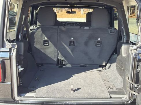 Used 2022 Jeep Wrangler Unlimited Sport image 16