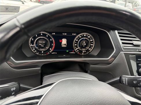 Used 2018 Volkswagen Tiguan SEL Premium image 19