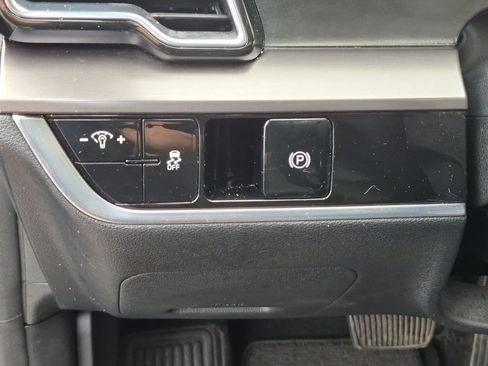 Used 2024 Kia Sportage EX FWD image 19