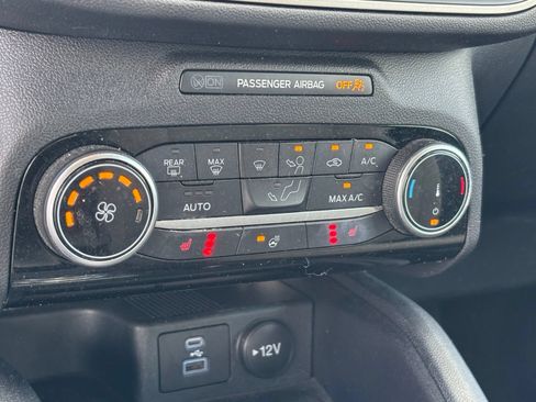 Used 2022 Ford Escape SE w/ Cold Weather Package FWD image 10