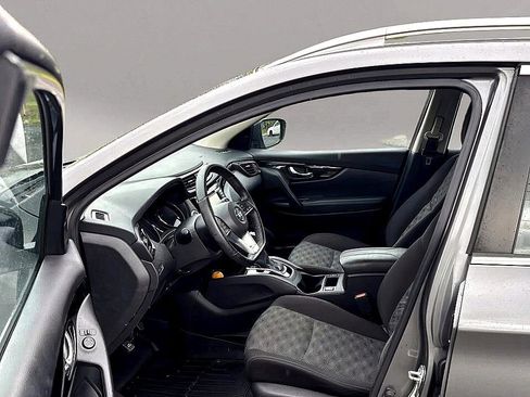 Used 2017 Nissan Rogue Sport SV w/ SV Premium Package image 12