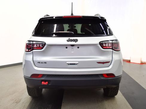 Used 2025 Jeep Compass Trailhawk AWD/4WD image 40