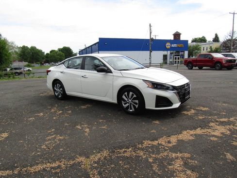 Used 2024 Nissan Altima 2.5 S FWD image 33