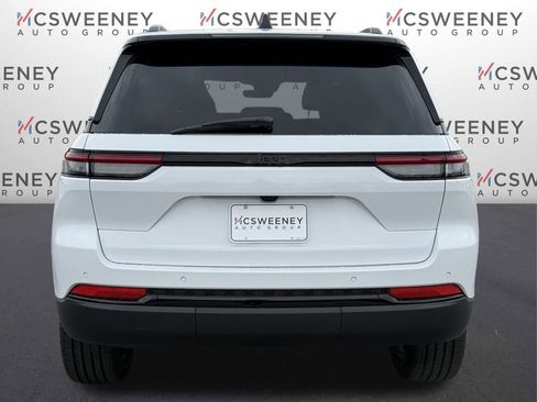 New 2025 Jeep Grand Cherokee Altitude image 4