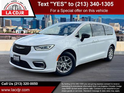 Used 2026 Chrysler Pacifica Select