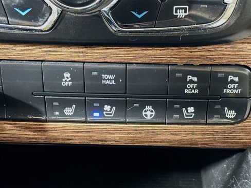 Used 2018 RAM 1500 Laramie w/ Convenience Group AWD/4WD image 18