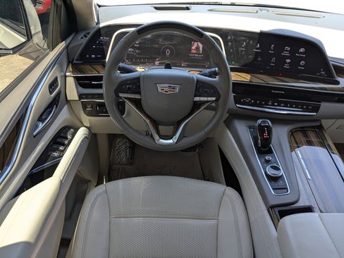 Used 2022 Cadillac Escalade Premium Luxury Platinum image 4