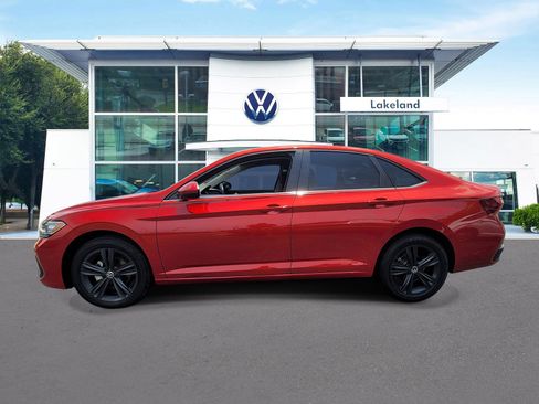 Used 2022 Volkswagen Jetta SE w/ Panoramic Sunroof Package FWD image 5