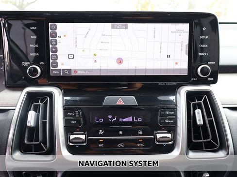 Used 2022 Kia Sorento EX w/ Panoramic Sunroof Package image 3