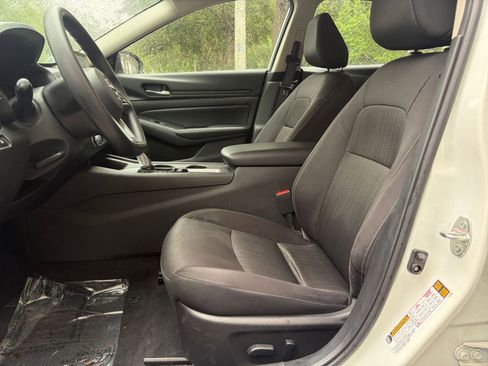 Used 2025 Nissan Altima 2.5 SV FWD image 25