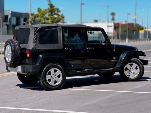 Used 2012 Jeep Wrangler Unlimited Sahara AWD/4WD image 5
