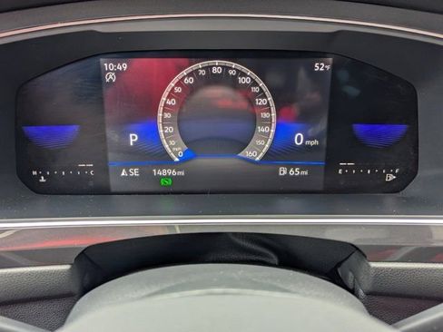 Used 2023 Volkswagen Tiguan SE w/ Panoramic Sunroof Package image 23