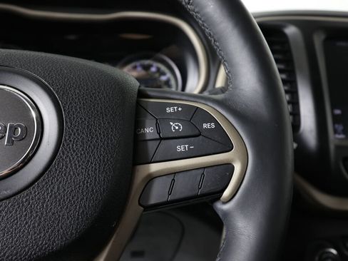 Used 2015 Jeep Cherokee Latitude w/ Cold Weather Group AWD/4WD image 33