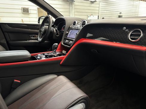 Used 2020 Bentley Bentayga AWD/4WD image 24