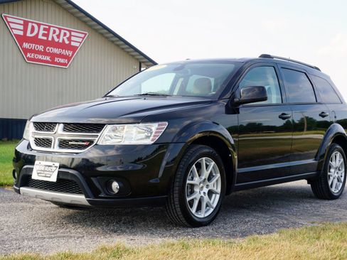 Used 2018 Dodge Journey SXT w/ Connectivity Group AWD/4WD image 2