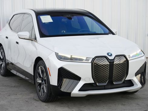 Used 2023 BMW iX M60 w/ Executive Package image 58