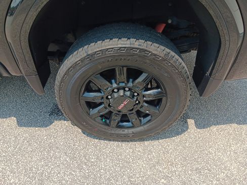 Used 2024 GMC Sierra 2500 AT4 w/ AT4 Premium Plus Package AWD/4WD image 4
