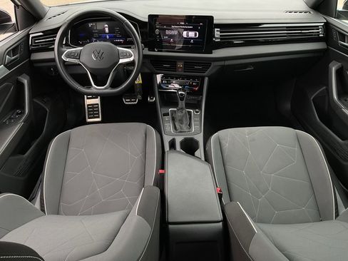 Used 2025 Volkswagen Jetta Sport image 19