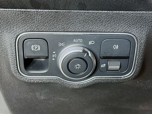 Used 2024 Mercedes-Benz EQB 250+ image 17