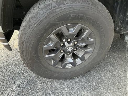 Used 2021 Toyota Tacoma SR5 w/ Trail Edition image 3