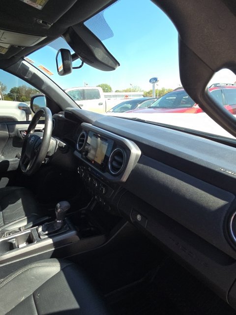 Used 2019 Toyota Tacoma TRD Sport AWD/4WD image 33