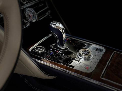 Used 2022 Bentley Flying Spur Plug-In Hybrid image 94