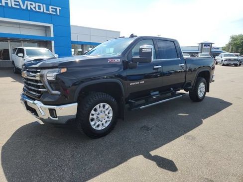 Used 2024 Chevrolet Silverado 2500 LTZ w/ LTZ Plus Package AWD/4WD image 2
