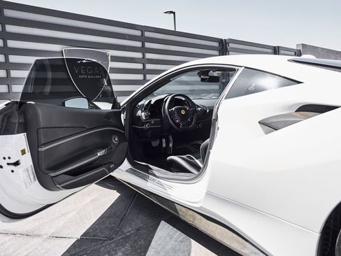 Used 2017 Ferrari 488 GTB RWD image 39