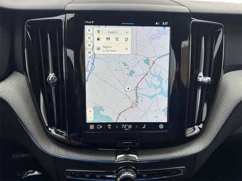 Certified 2025 Volvo XC60 B5 Plus image 17