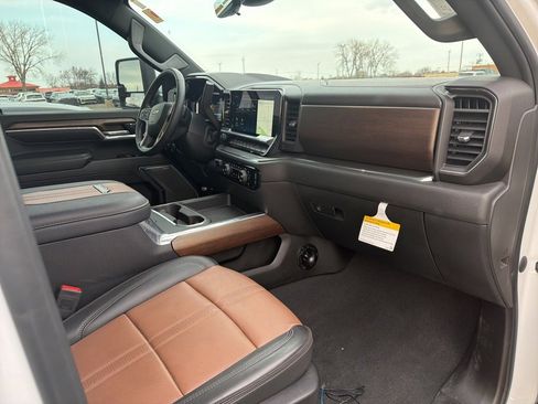 Used 2024 Chevrolet Silverado 3500 High Country w/ High Country Premium Package image 4