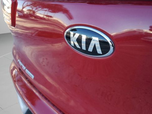 Certified 2017 Kia Niro Touring image 8