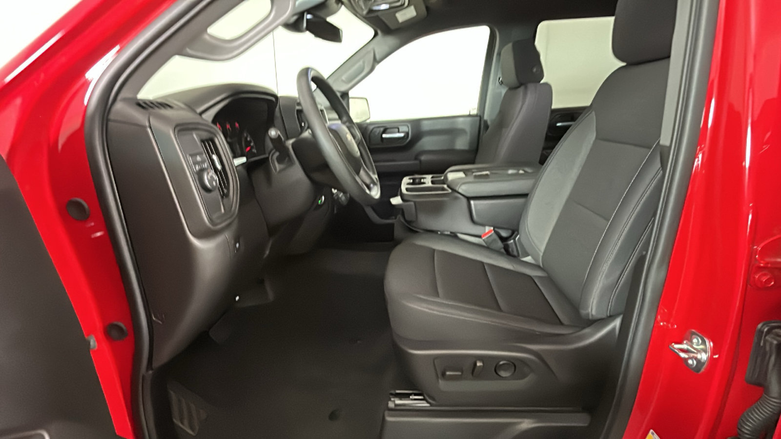 Used 2026 Chevrolet Silverado 1500 Custom w/ Turbomax Blackout Package RWD image 14