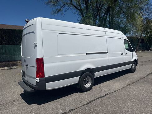 Used 2024 Mercedes-Benz Sprinter 3500 image 8