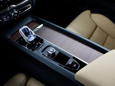 New 2025 Volvo XC60 B5 Ultra w/ Protection Package Premier image 22