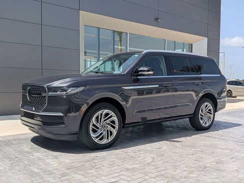Certified 2026 Lincoln Navigator Reserve AWD/4WD image 1