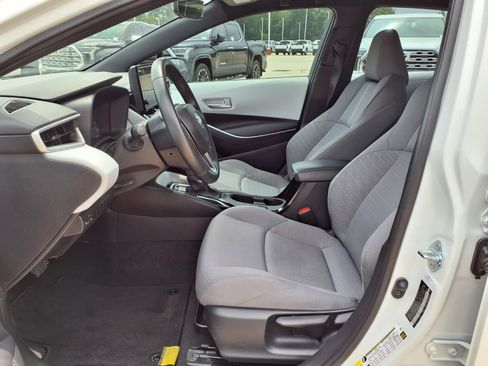 Certified 2025 Toyota Corolla SE FWD image 17