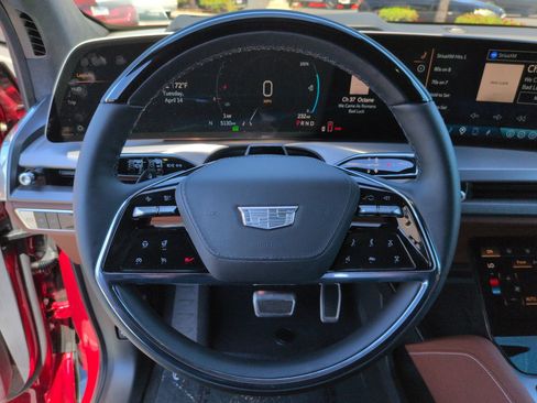 Used 2026 Cadillac Vistiq Platinum image 18