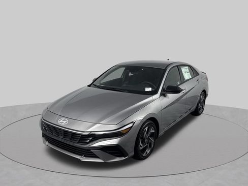Used 2025 Hyundai Elantra SEL FWD image 46