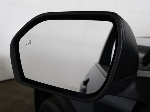 Used 2022 Ford Explorer XLT image 32