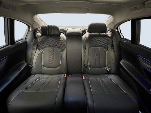 Used 2022 BMW 740i RWD image 16