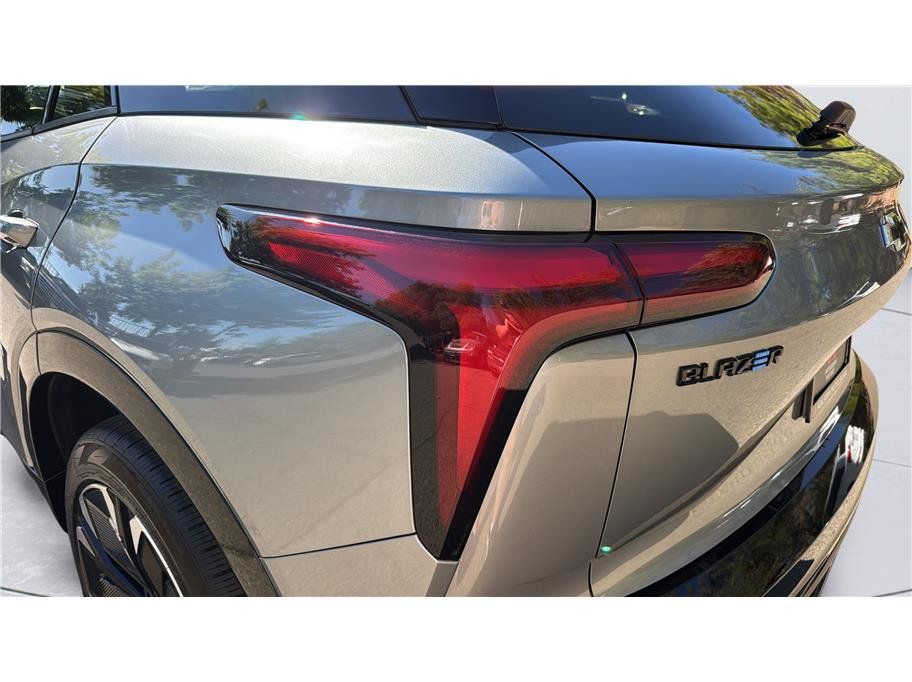 Used 2024 Chevrolet Blazer EV RS AWD/4WD image 11