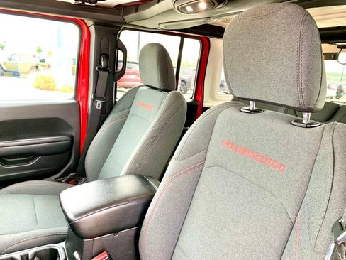 Used 2024 Jeep Wrangler Unlimited Rubicon AWD/4WD image 13