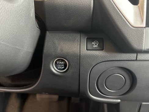 Used 2025 Nissan Frontier SV image 25