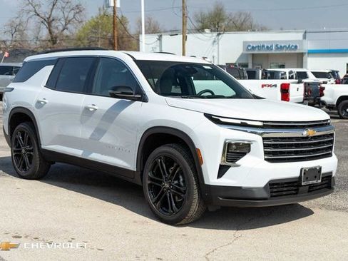 New 2026 Chevrolet Traverse LT FWD image 3