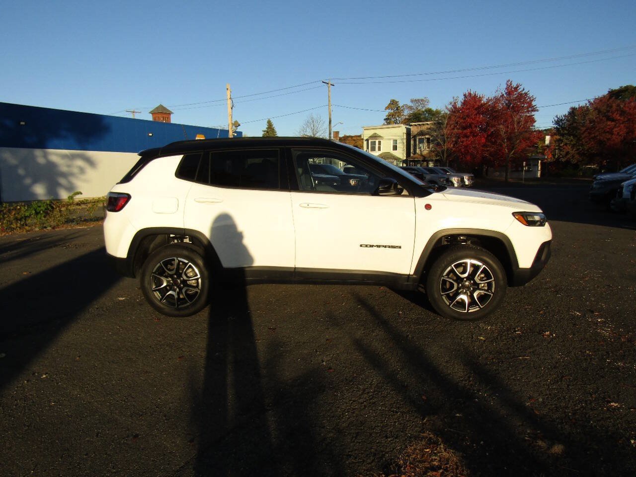 Used 2025 Jeep Compass Trailhawk AWD/4WD image 6